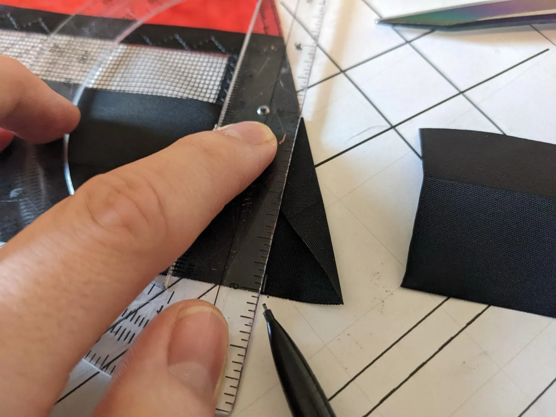 Step 5: the protractor aligned at the base of the leading edge, against the start of the fold