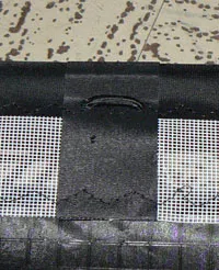 Un des 2 pièces au niveau de la fixation du carbone vertical