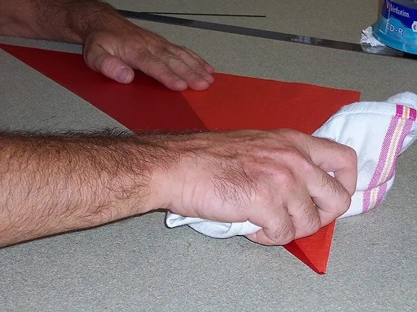 Rubbing Icarex panels creates static electricity. Handy for holding and positioning panels precisely.