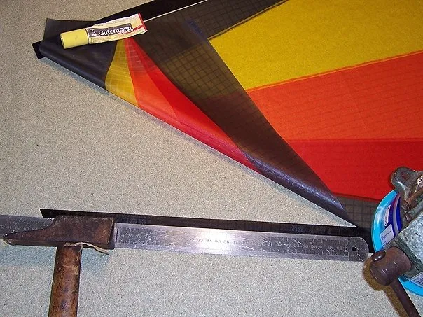 Gluing the black Icarex outlines.