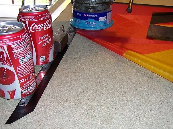Gluing the black Icarex outlines.
