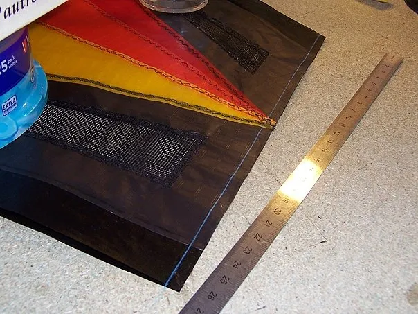 Assembly/gluing of the 2 wings.