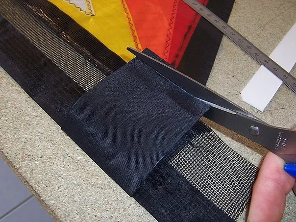 Leading edge - Step 3. Folding of the Icarex/Dacron Reinforcement/Mesh assembly.