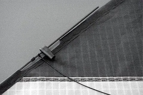 Le tube carbone de bord d’attaque et le connecteur Apa