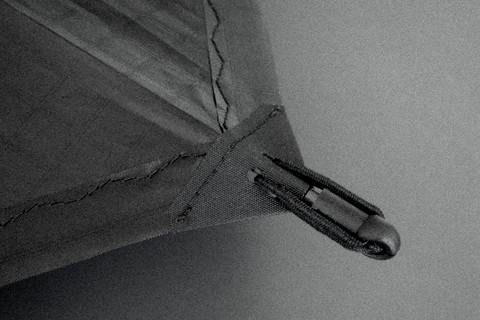 The second bungi loop goes into the nose piece too.